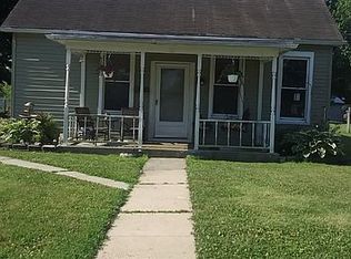 127 E Locust St, Carrollton, IL 62016