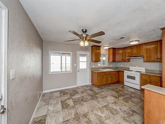 3rd image of 421 Foxpark Dr