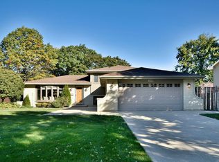 1518 Claremont Dr, Darien, IL