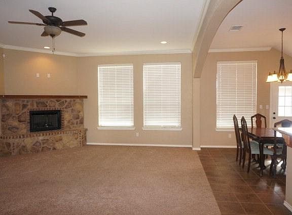 4th image of 3921 Caroline Ln