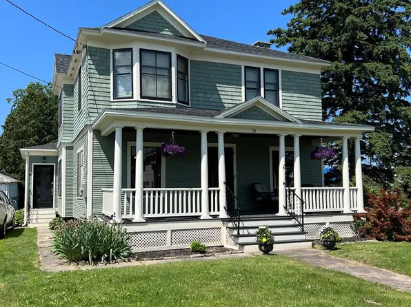 14 Lake St, Chateaugay, NY 12920