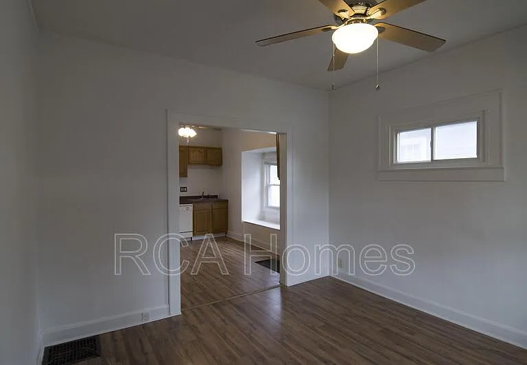 901 N Linwood Ave — Photo 2