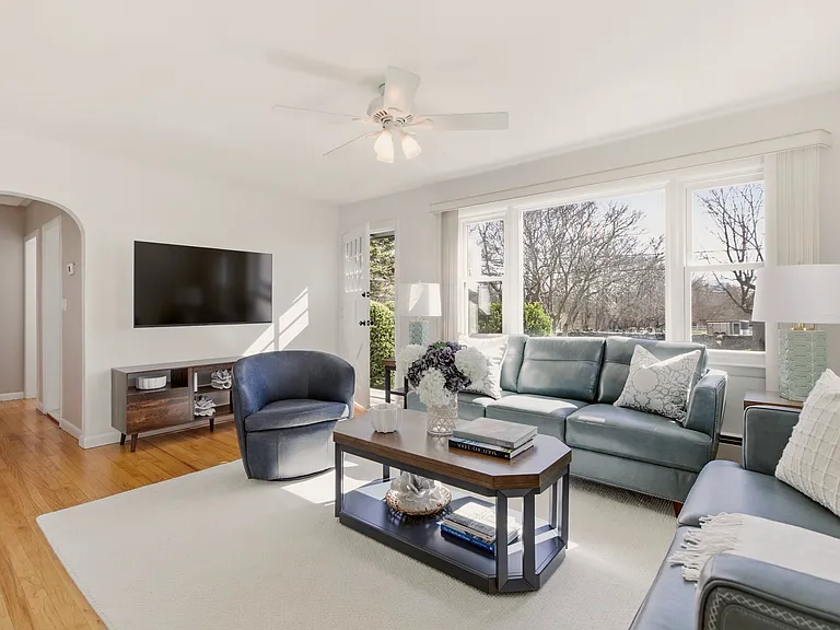 415 Wapping Rd — Photo 17