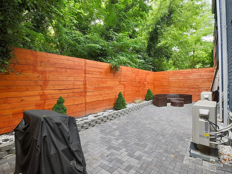 W St SE — Photo 14