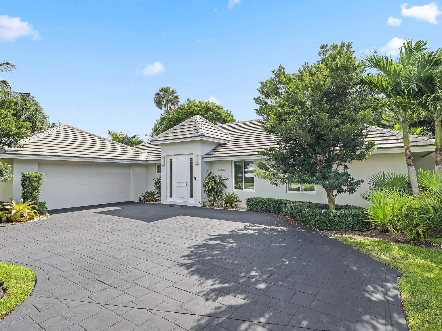 3 bed, 3.5 bath, 2886 sqft, $13,500 — Photo 4