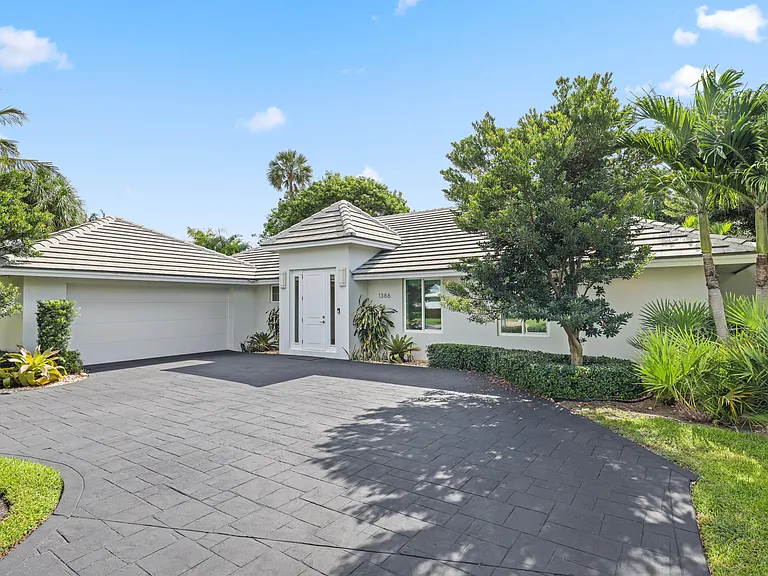 1386 S Atlantic Dr — Photo 4