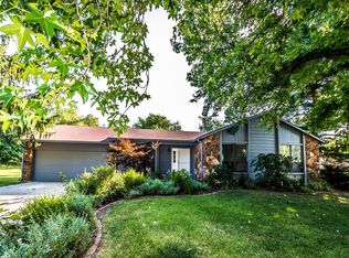 2 Graystone Park Ct, Saint Charles, MO