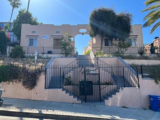 1st image of 272 S Coronado St #1/6