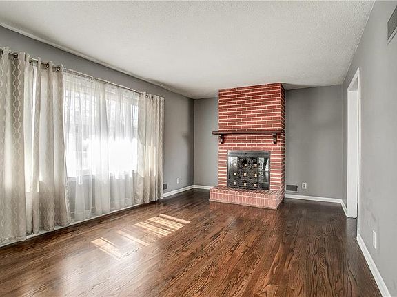 4th image of 15516 E 42nd Pl