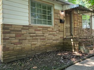 1411 Greenbrier Dr, Champaign, IL