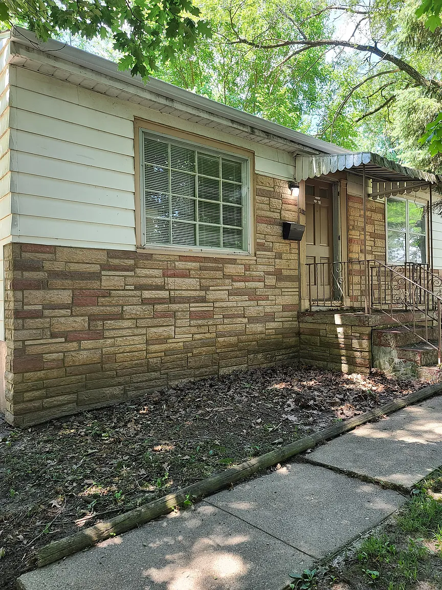 1411 Greenbrier Dr photo 1
