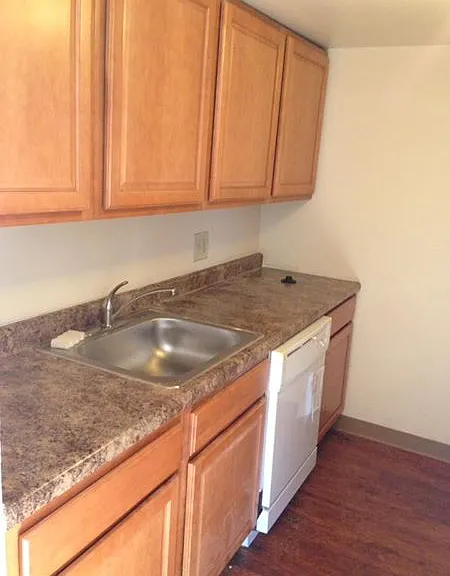 Maiden Square Apartments — Photo 19