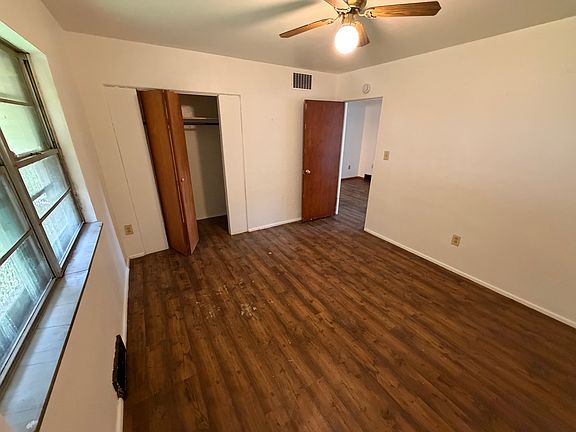 3rd image of 301 Hillcrest Dr