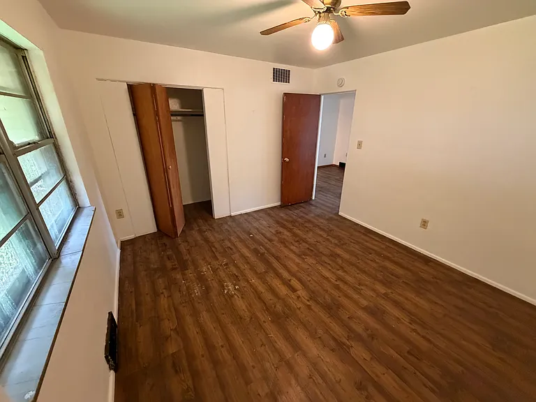 301 Hillcrest Dr — Photo 3