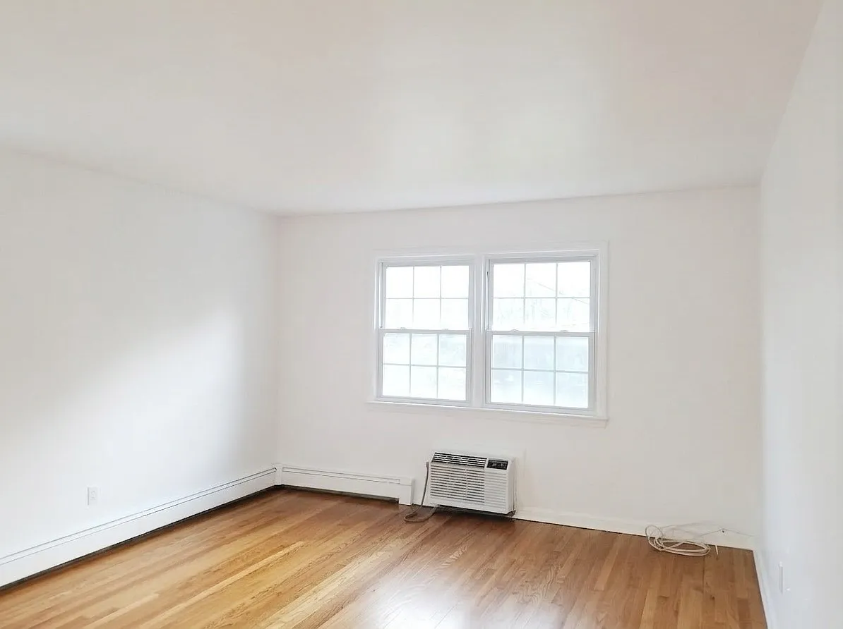19 Old Allamuchy Rd — Photo 1