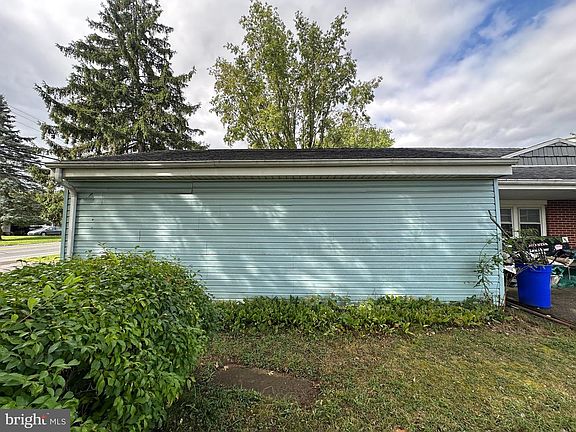 3rd image of 923 Wertzville Rd