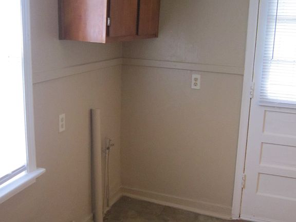 3rd image of 3404 Parker Ave