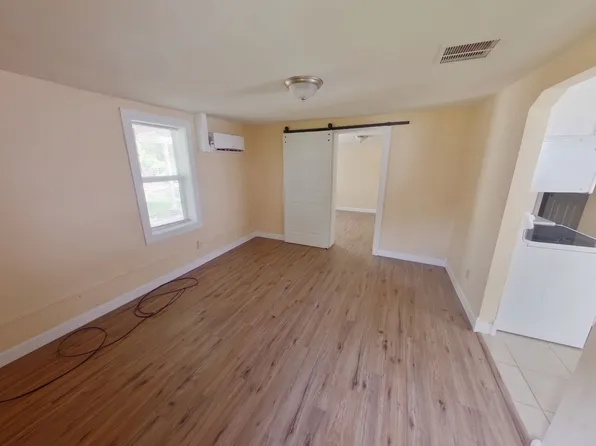 2239 S Santa Fe St, Wichita, KS 67211