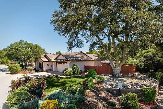 Listing Agent: Liz Ellis