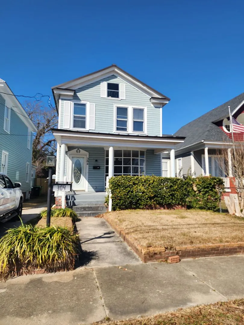 304 Avenue A - 2 Story Home in the Riverside Historic District of New Bern! — Photo 1