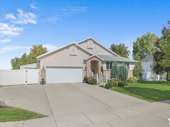 3866 Augusta Dr, Syracuse, UT 84075