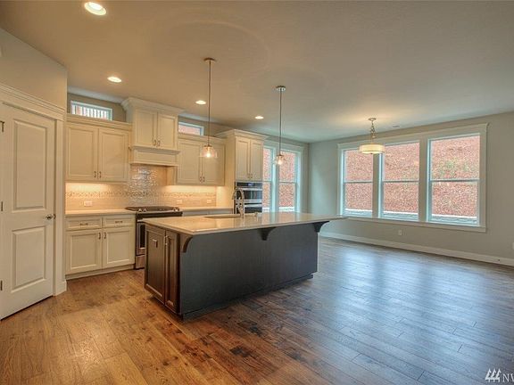 Pictures for illustration purposes only. Actual plans and specs may vary. Some features may be considered upgrades. 