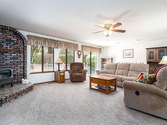 2nd image of 15881 Thiel Way
