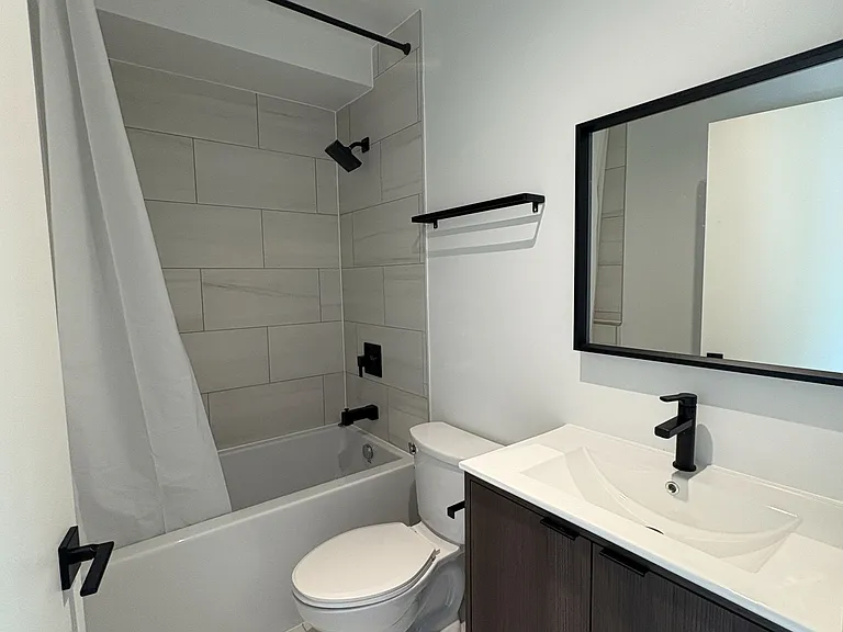1000 Bathurst St #402 — Photo 4