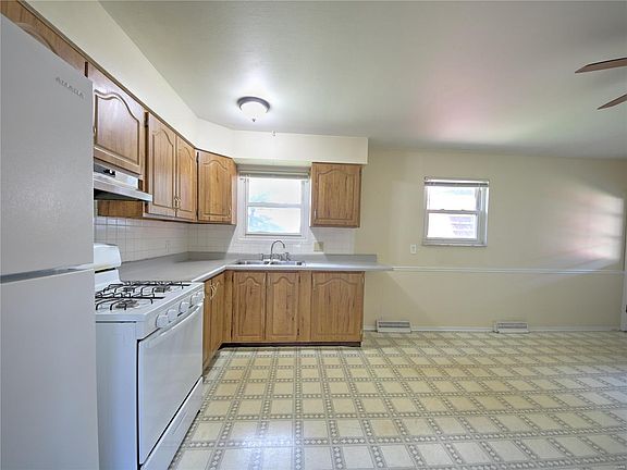 4th image of 744 Mary Jo Ln