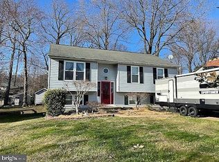 904 Pine Rd, Glen Burnie, MD 21060