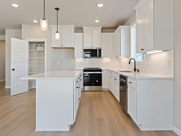 7103 S Hyton ST by Aho Construction