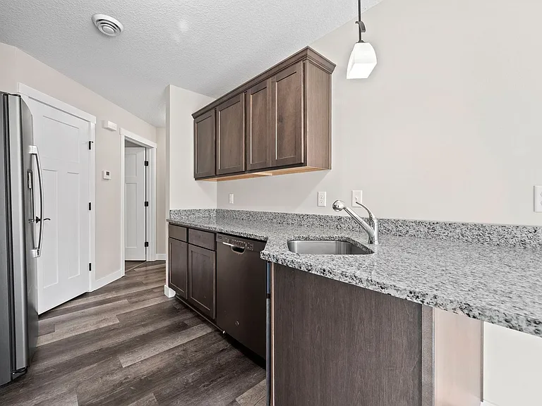 527 Meadow Ln — Photo 9