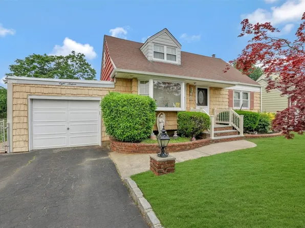 816 Caryl Street, Franklin Square, NY 11010
