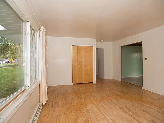 4th image of 2925 E G Ave