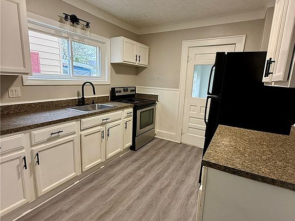 5th image of 2229 25th St SW