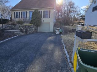 95 Sprucedale Dr, Waterbury, CT 06706