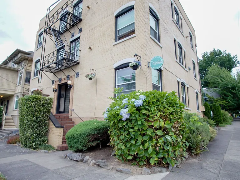 1235 SE Yamhill St #11 — Photo 2