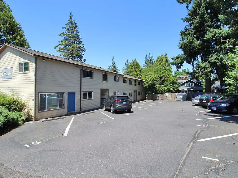 4204 - 4232 SE Cesar E Chavez Blvd — Photo 5