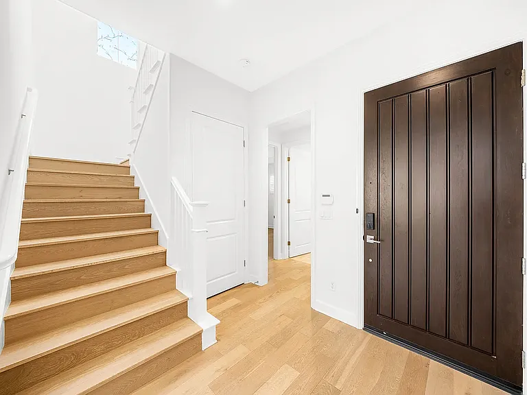68 Henson — Photo 15
