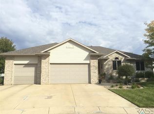 1704 E Ash Grove Cir, Sioux Falls, SD 57108