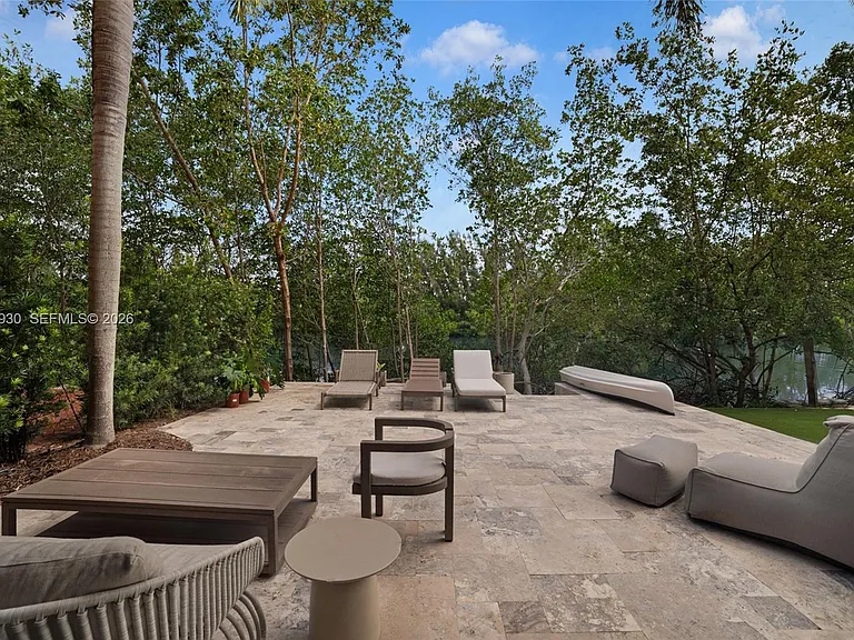 6226 Paradise Point Dr — Photo 16