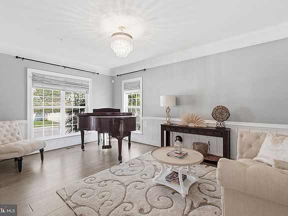 4th image of 9003 Crystal Oaks Ln