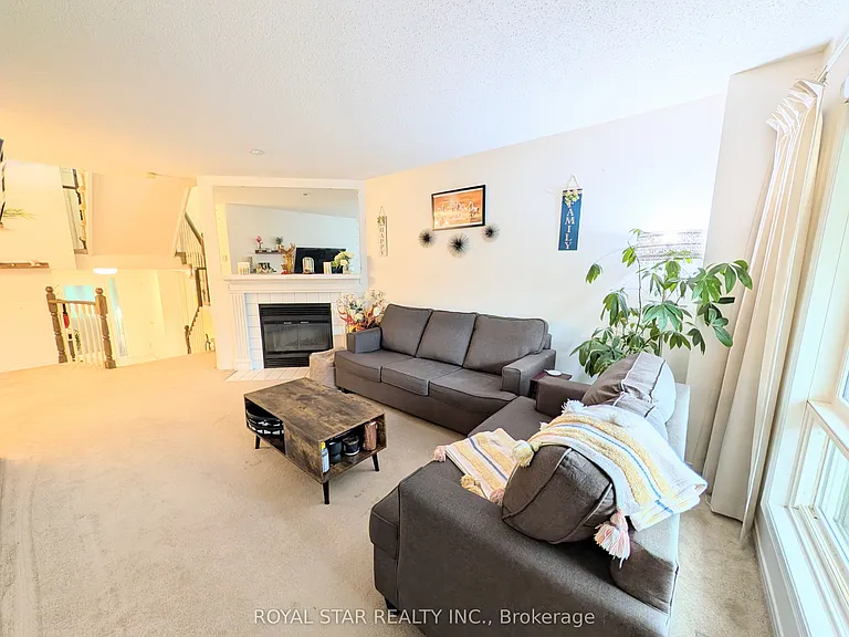 38 Springcreek Cres — Photo 5