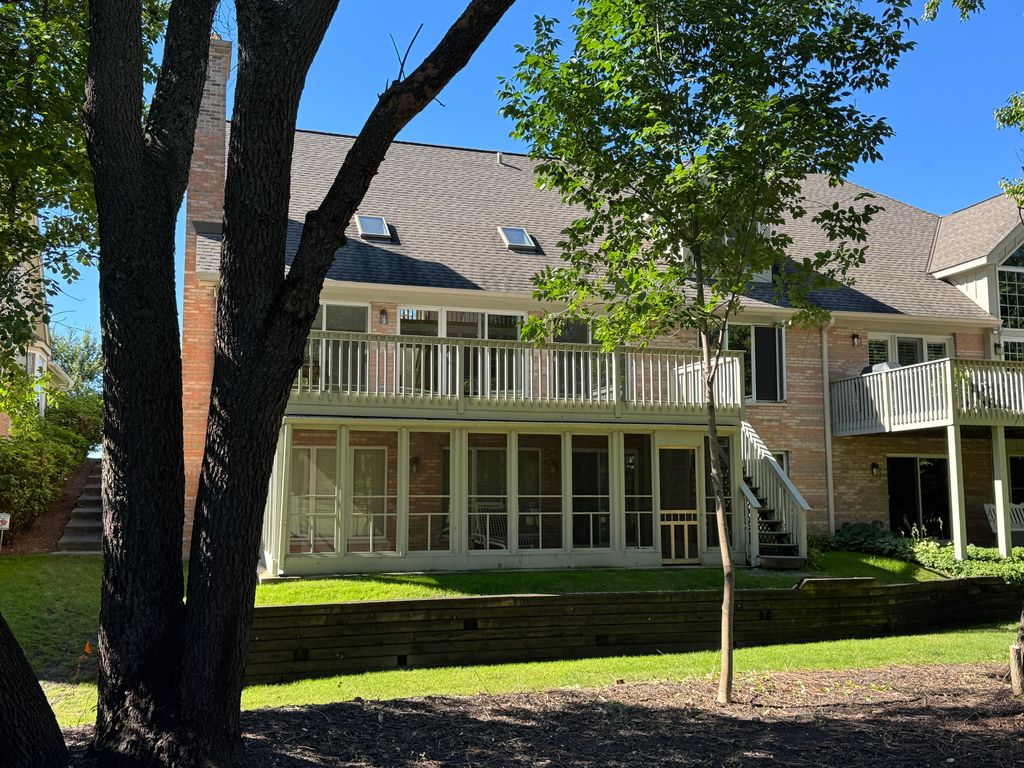 889 Wedgewood Dr - Property Image