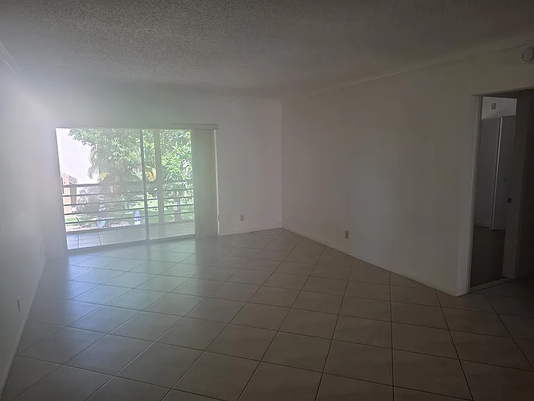 959 SE 2nd Ave #214 — Photo 37
