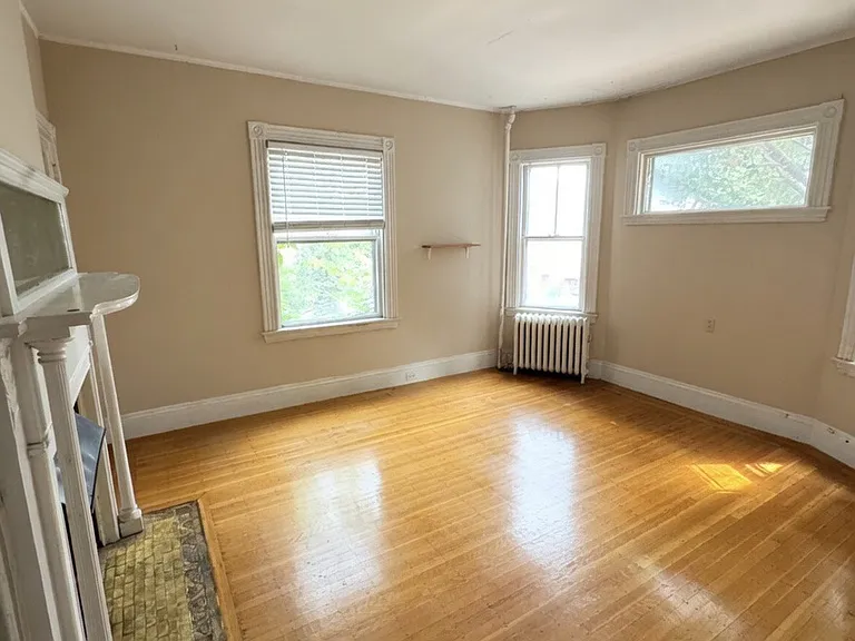 4 Woodstock Ave #1 — Photo 4