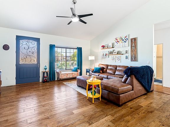 4th image of 306 Oakwood Ave