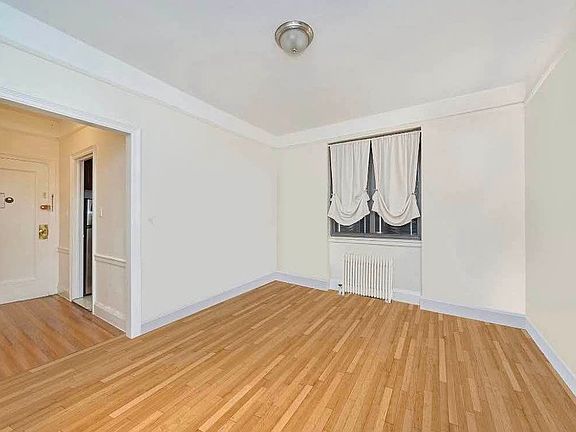 2nd image of 78 Manhattan Ave APT 2K