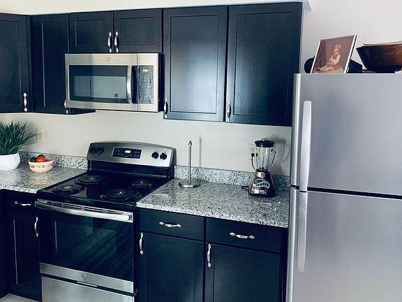 2nd image of 1475 King Ave