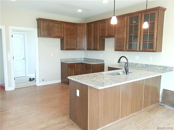 4th image of 322 Daubony Dr